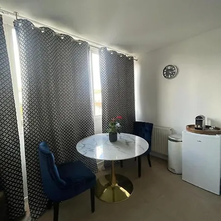 Joli Entre Paris Et Disneyland Apartment *
